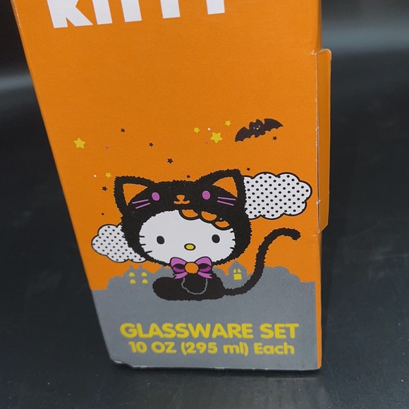 24HR DROP ⬇️ Hello Kitty Halloween Glass Set - Picture 4 of 6